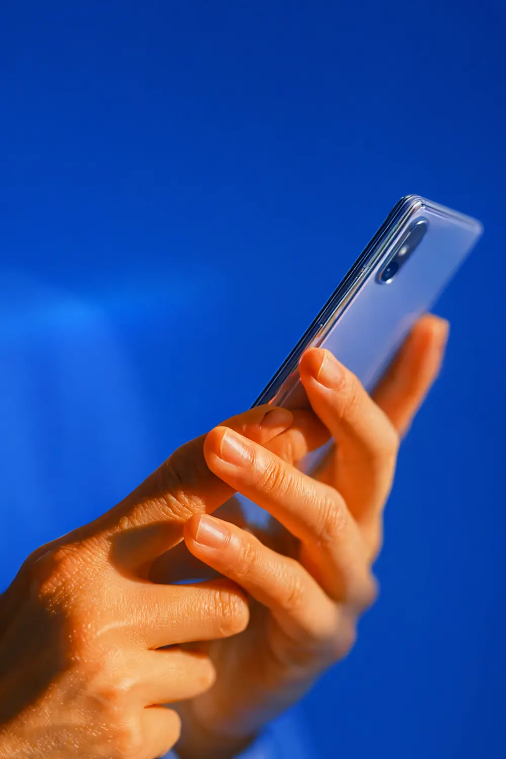 Client care cumpără asigurare online de pe telefon